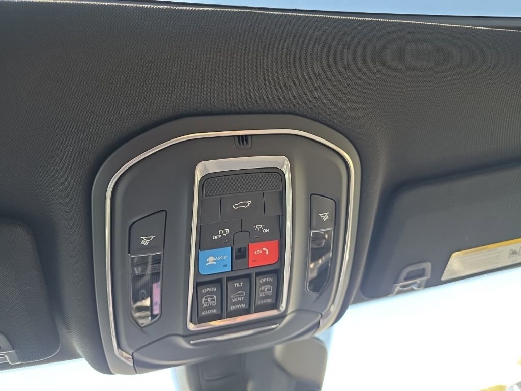 Used 2025 Jeep Grand Cherokee Limited image 18