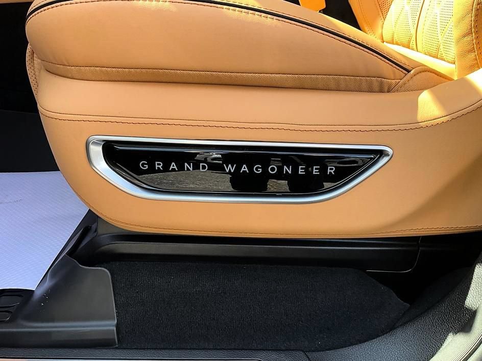 New 2026 Jeep Grand Wagoneer L Summit AWD/4WD image 18