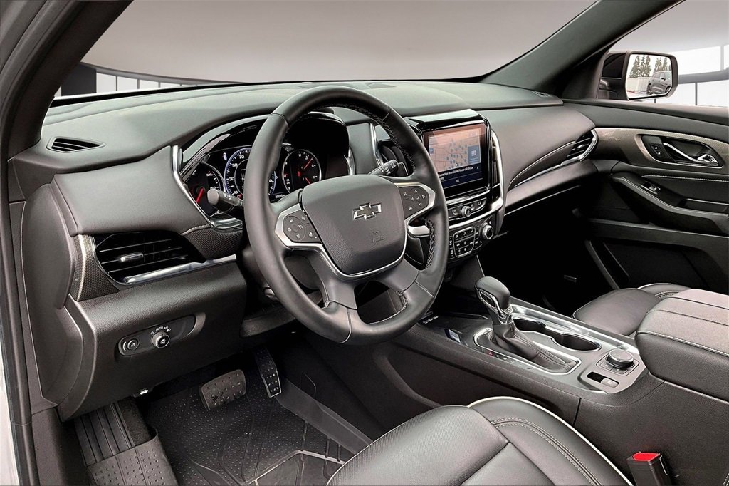Used 2023 Chevrolet Traverse Premier w/ Redline Edition image 15