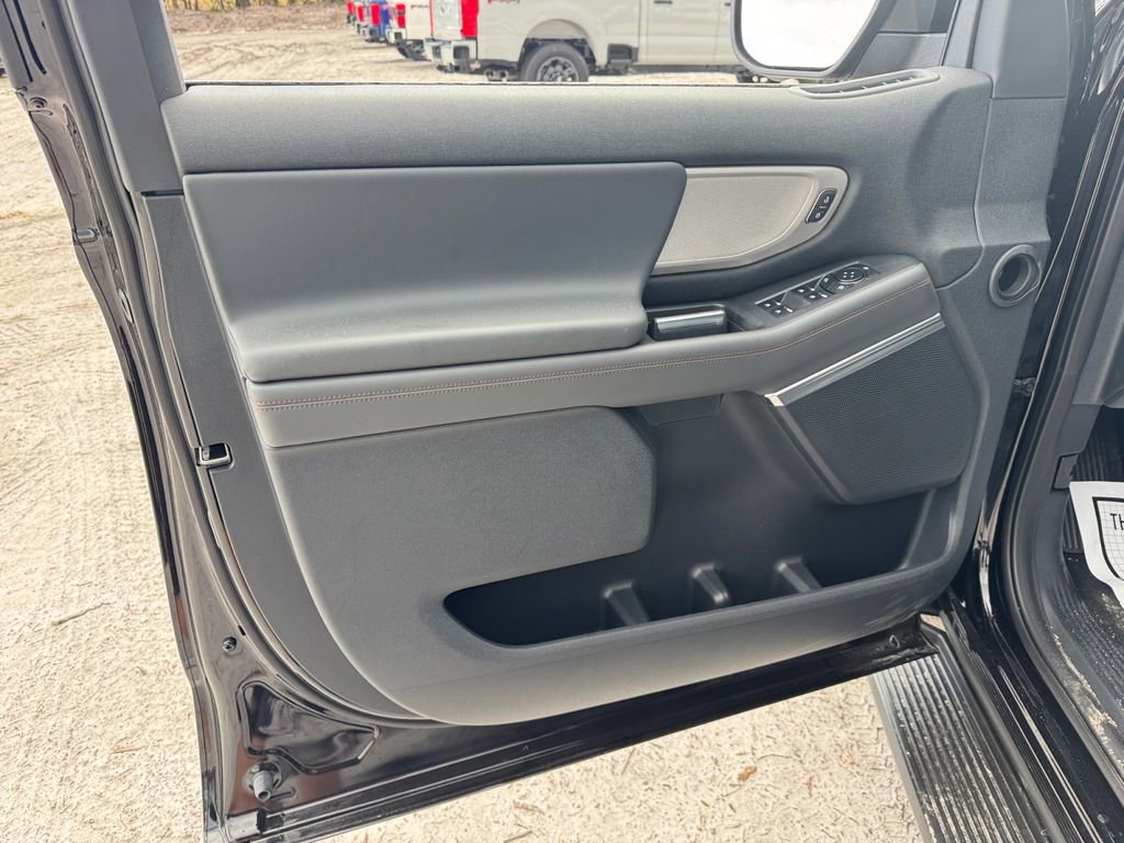 New 2025 Ford Expedition Active image 27