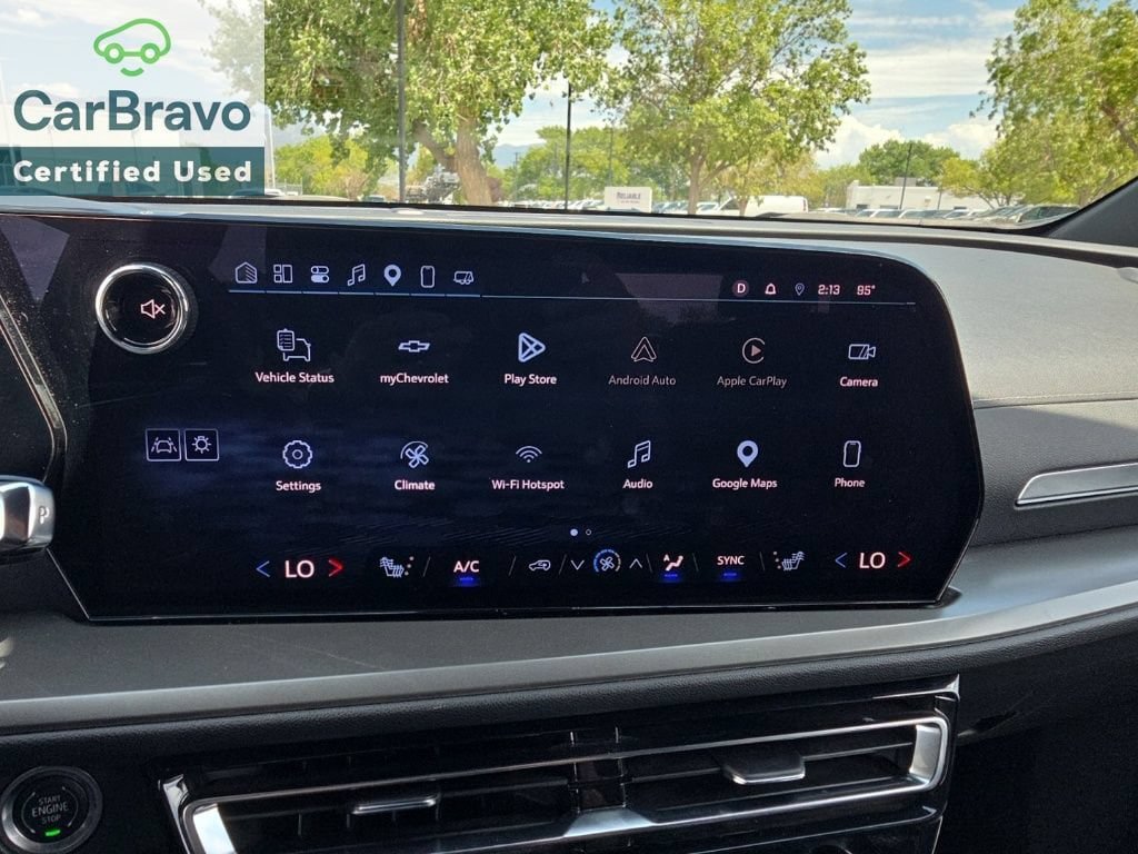 Used 2025 Chevrolet Traverse LT FWD image 16