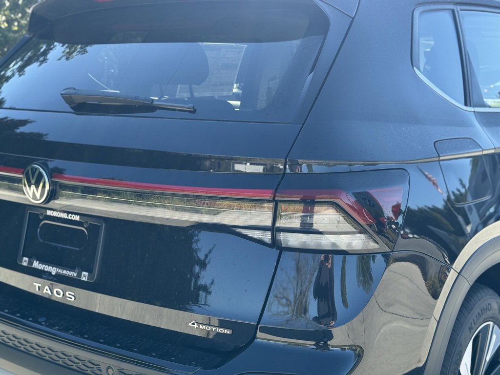 New 2025 Volkswagen Taos SE image 9