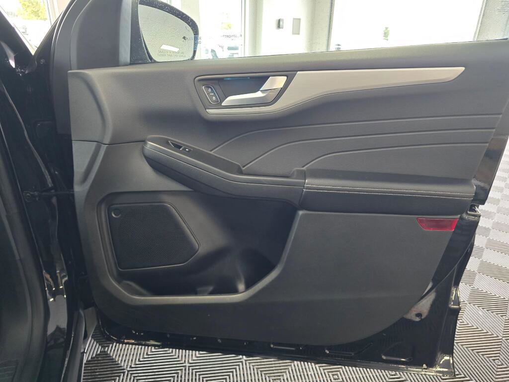 Used 2024 Ford Escape Platinum image 40