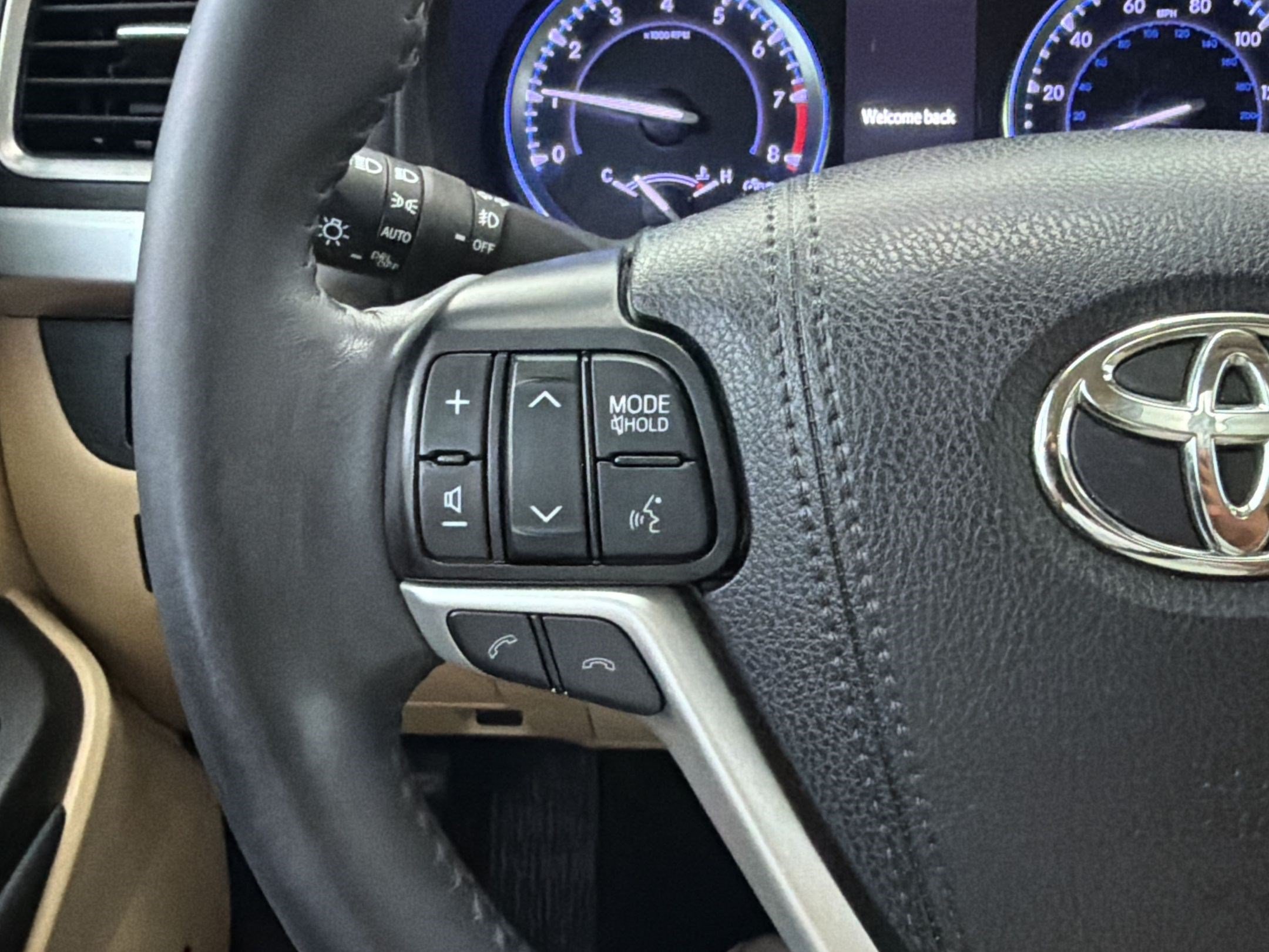 Used 2019 Toyota Highlander Limited FWD image 15