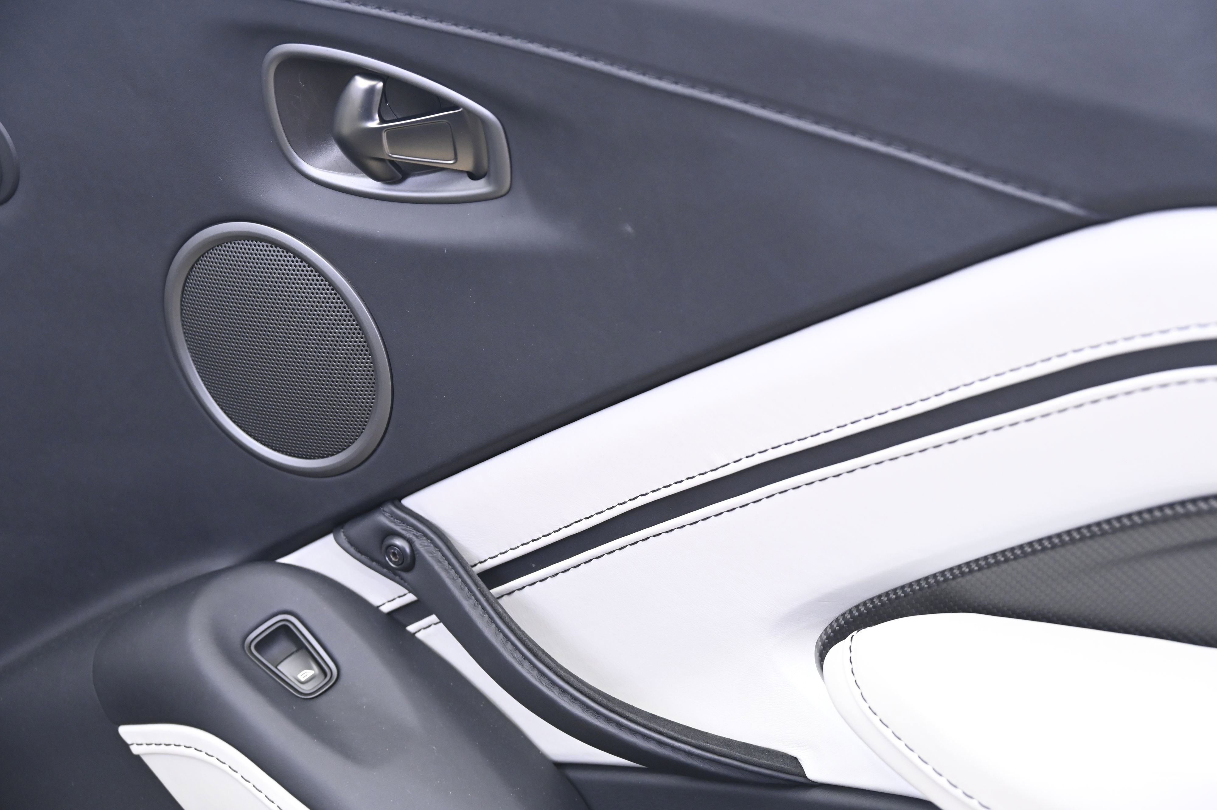 Used 2023 Aston Martin V12 Vantage Roadster image 22