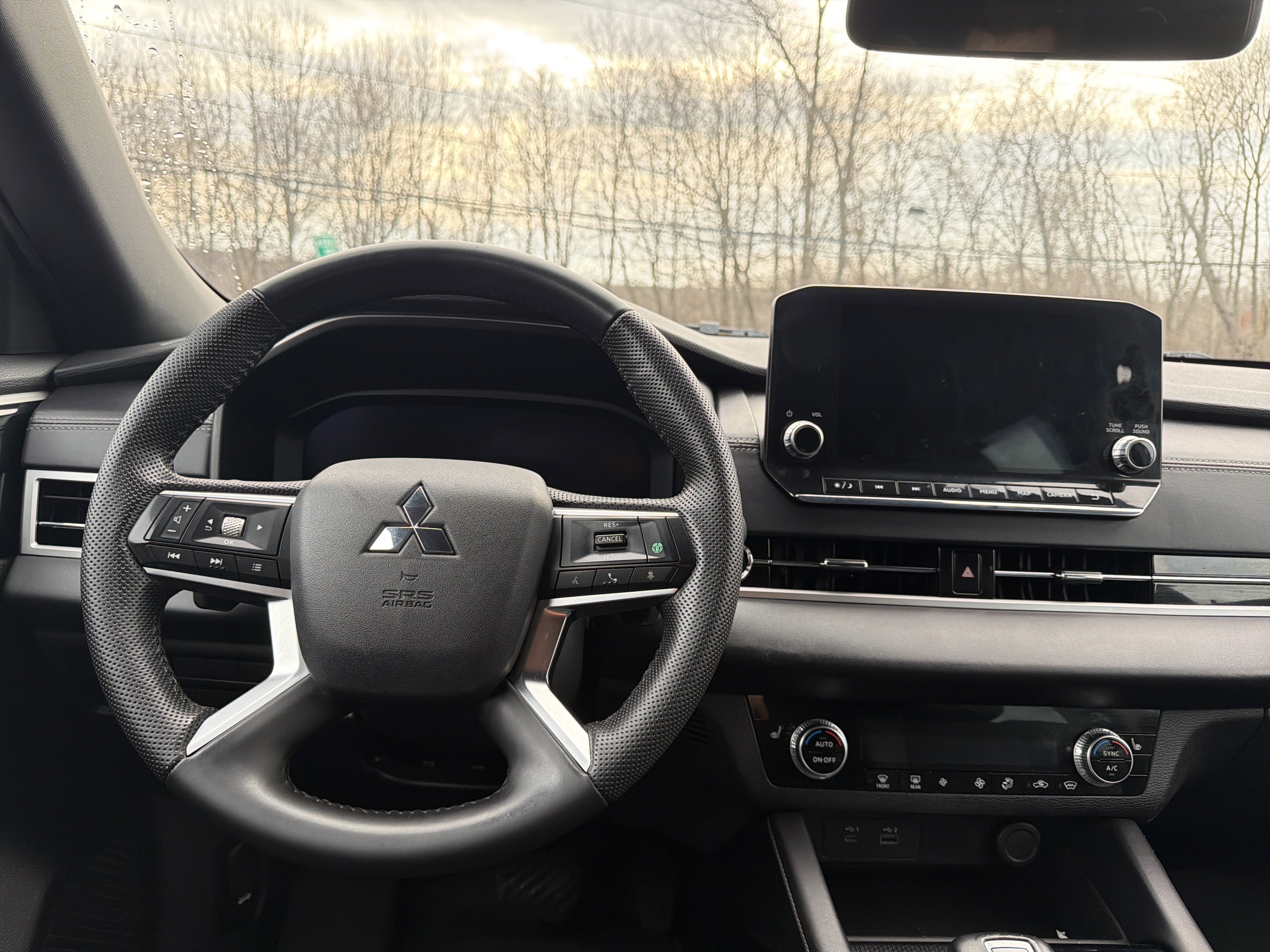 Used 2023 Mitsubishi Outlander SE Black Edition image 12
