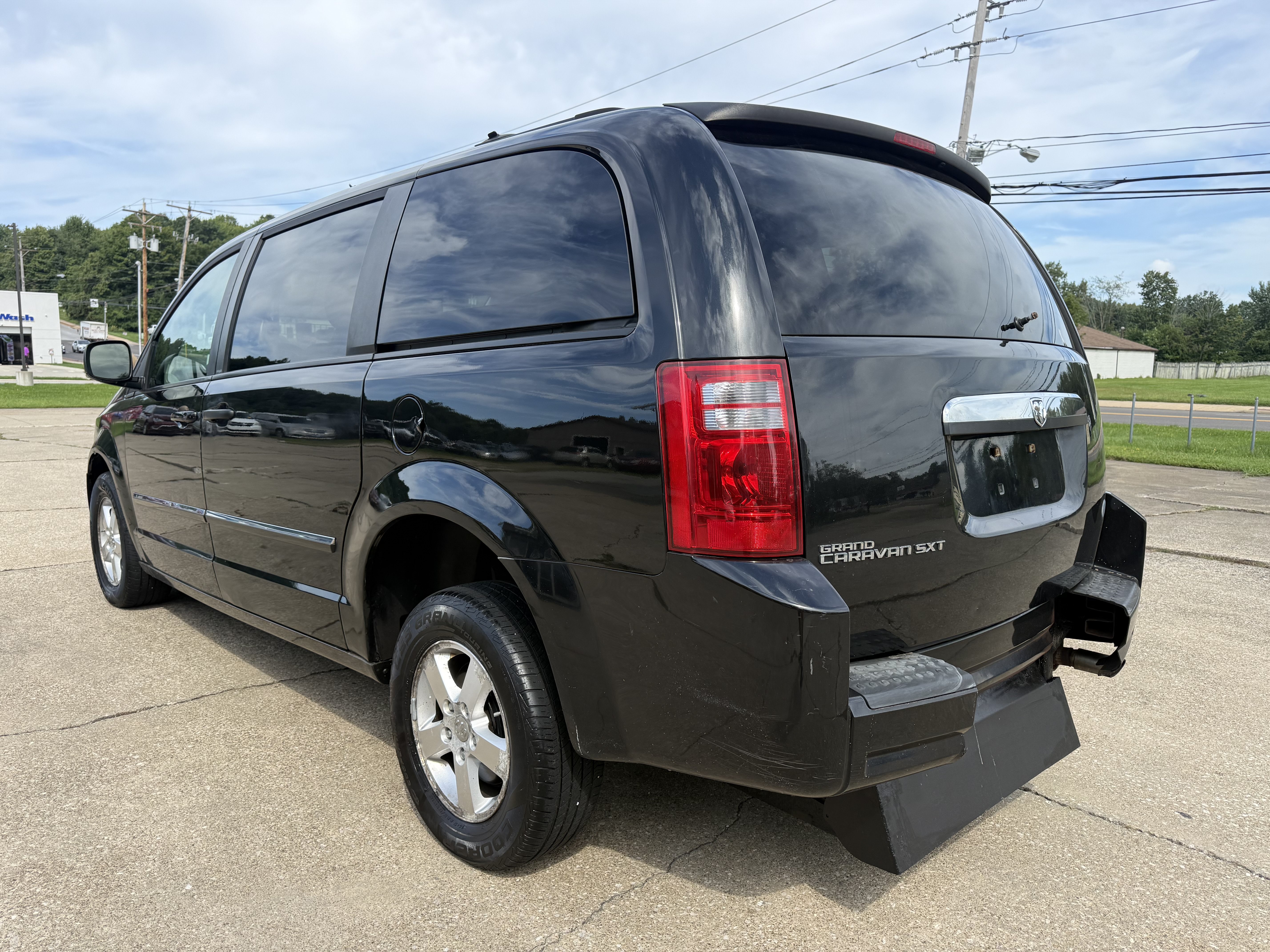 Used 2008 Dodge Grand Caravan SXT FWD image 4