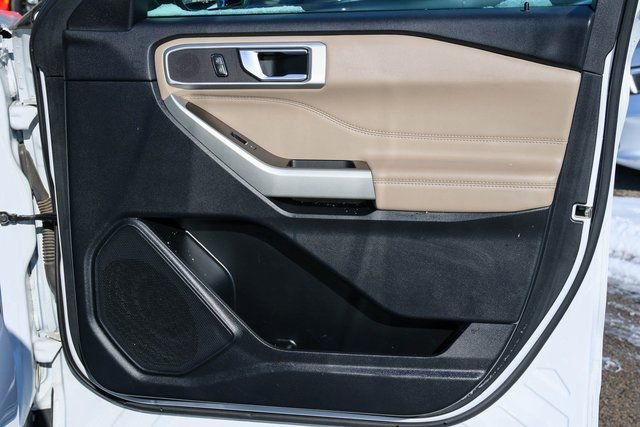 Used 2022 Ford Explorer XLT AWD/4WD image 16