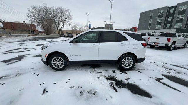 Used 2023 Chevrolet Equinox LS w/ LS Convenience Package image 5