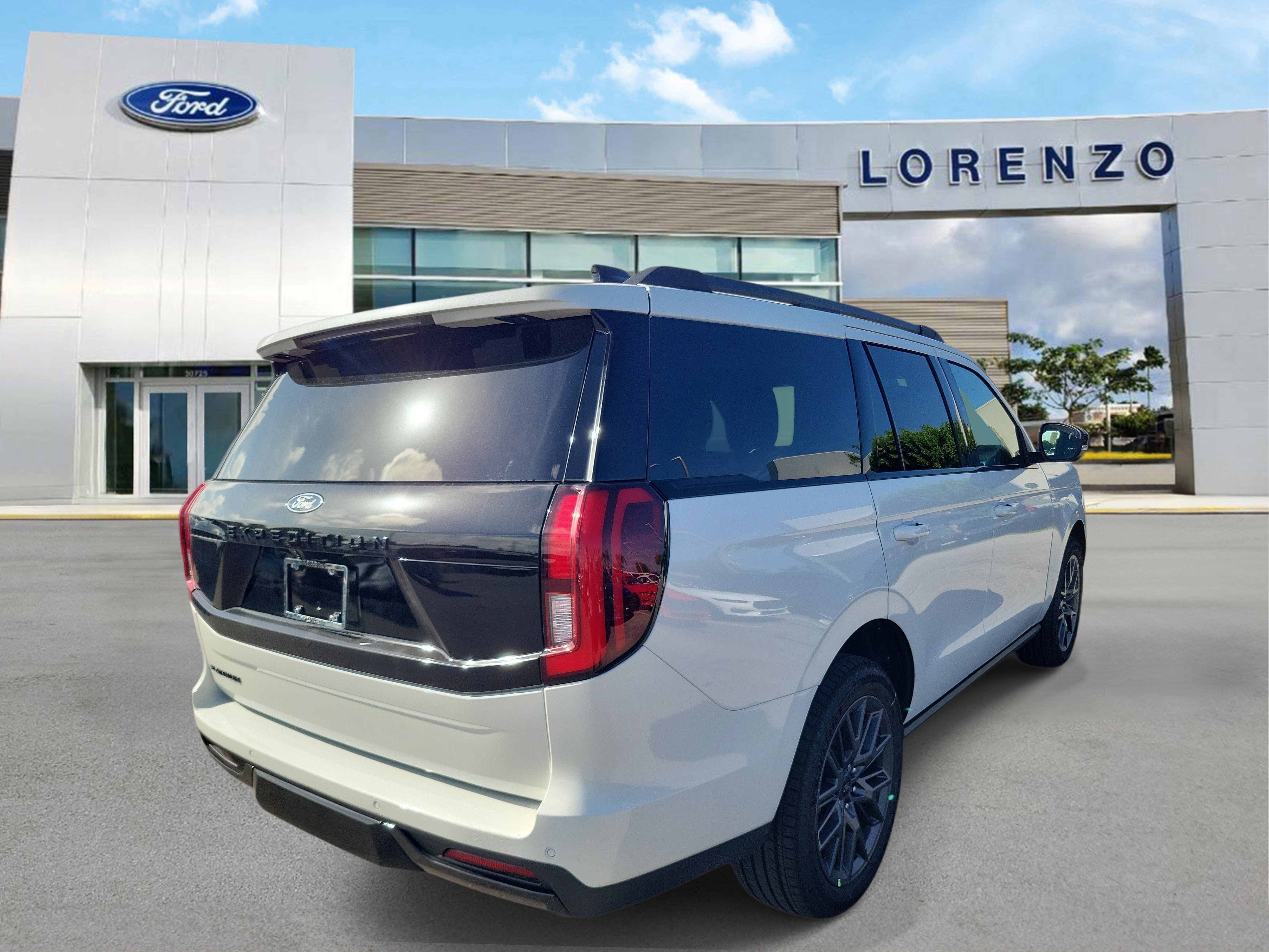 New 2027 Ford Expedition Platinum w/ Stealth Appearance Package AWD/4WD image 4
