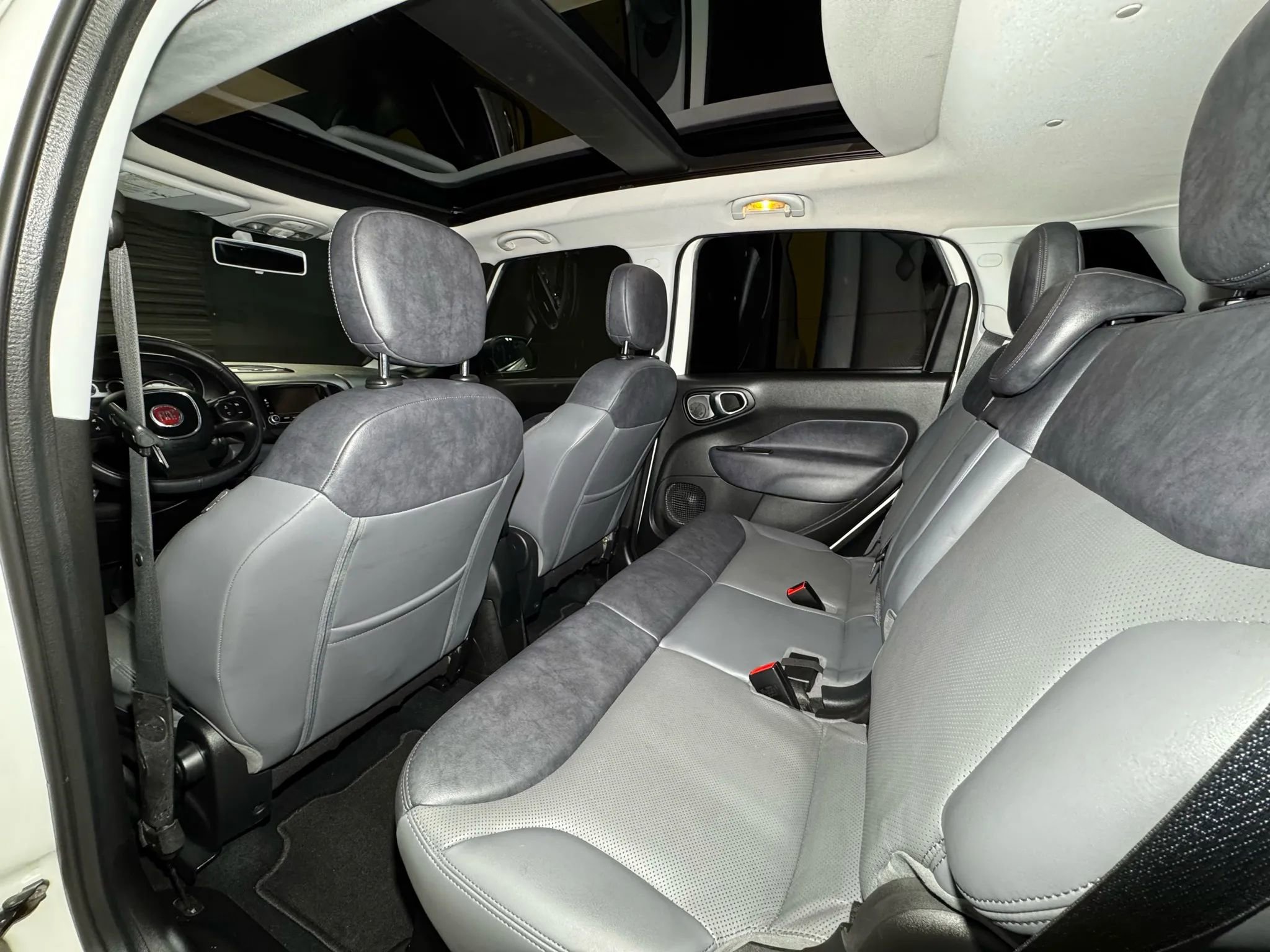 Used 2017 FIAT 500L Trekking w/ Dual-Pane Sunroof Package FWD image 18