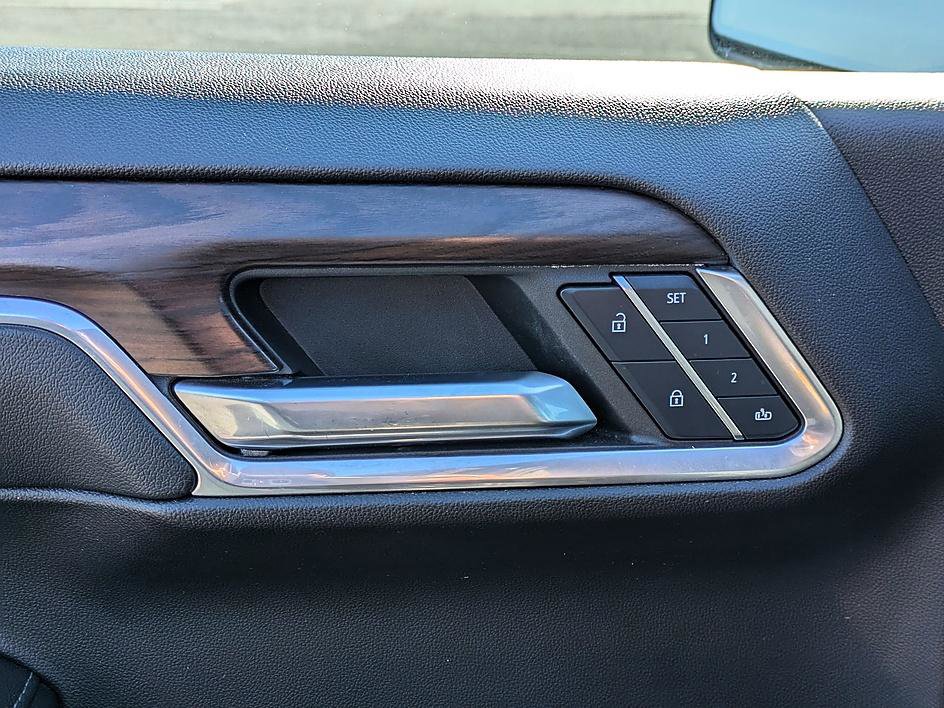 Used 2024 GMC Sierra 1500 SLT image 13