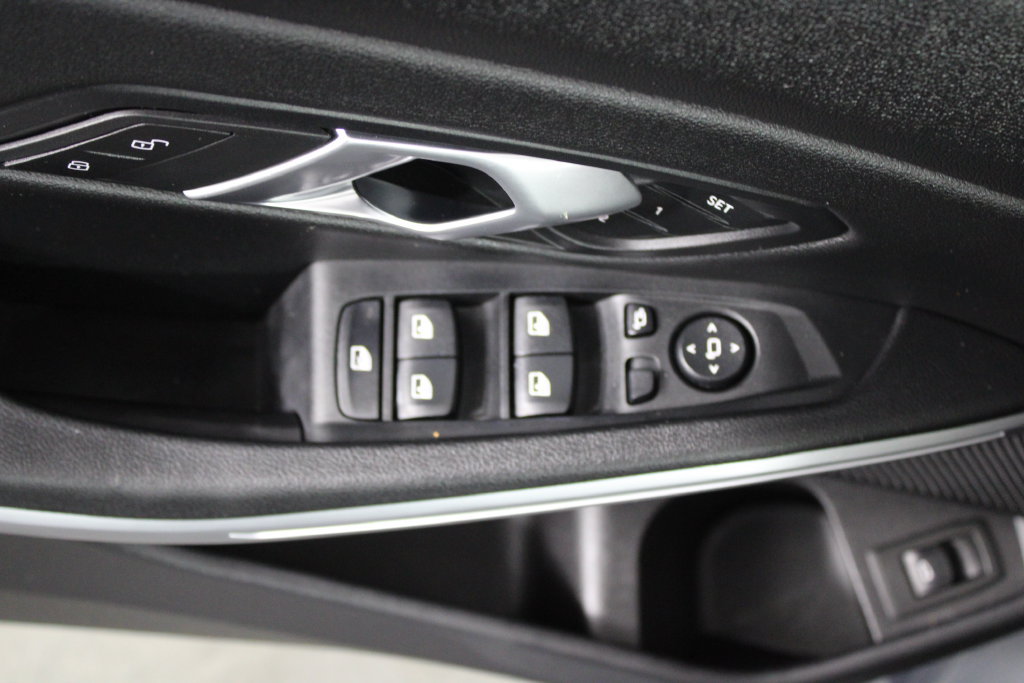 Used 2025 BMW 330i Sedan RWD image 23