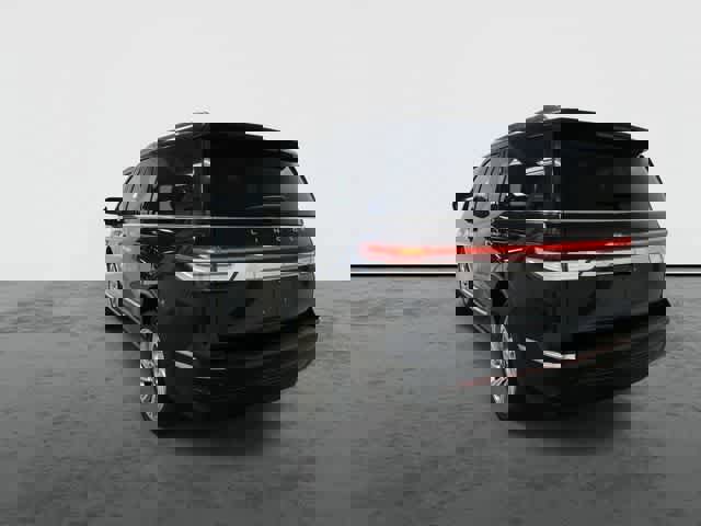 Used 2024 Lincoln Navigator Reserve image 2