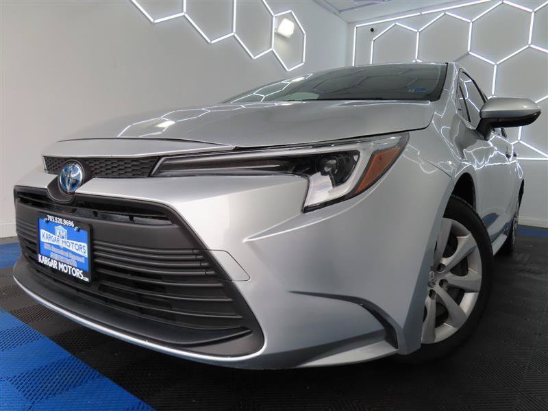 Used 2025 Toyota Corolla LE FWD image 1
