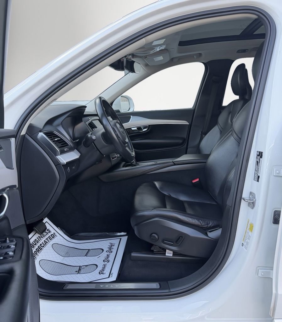 Used 2021 Volvo XC90 T5 Momentum image 12