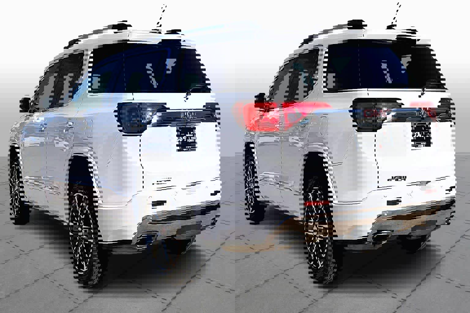 Used 2019 GMC Acadia Denali image 12