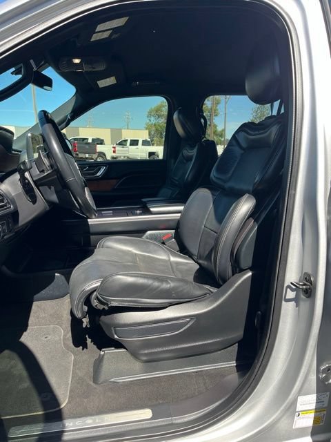 Used 2019 Lincoln Navigator Premiere AWD/4WD image 28