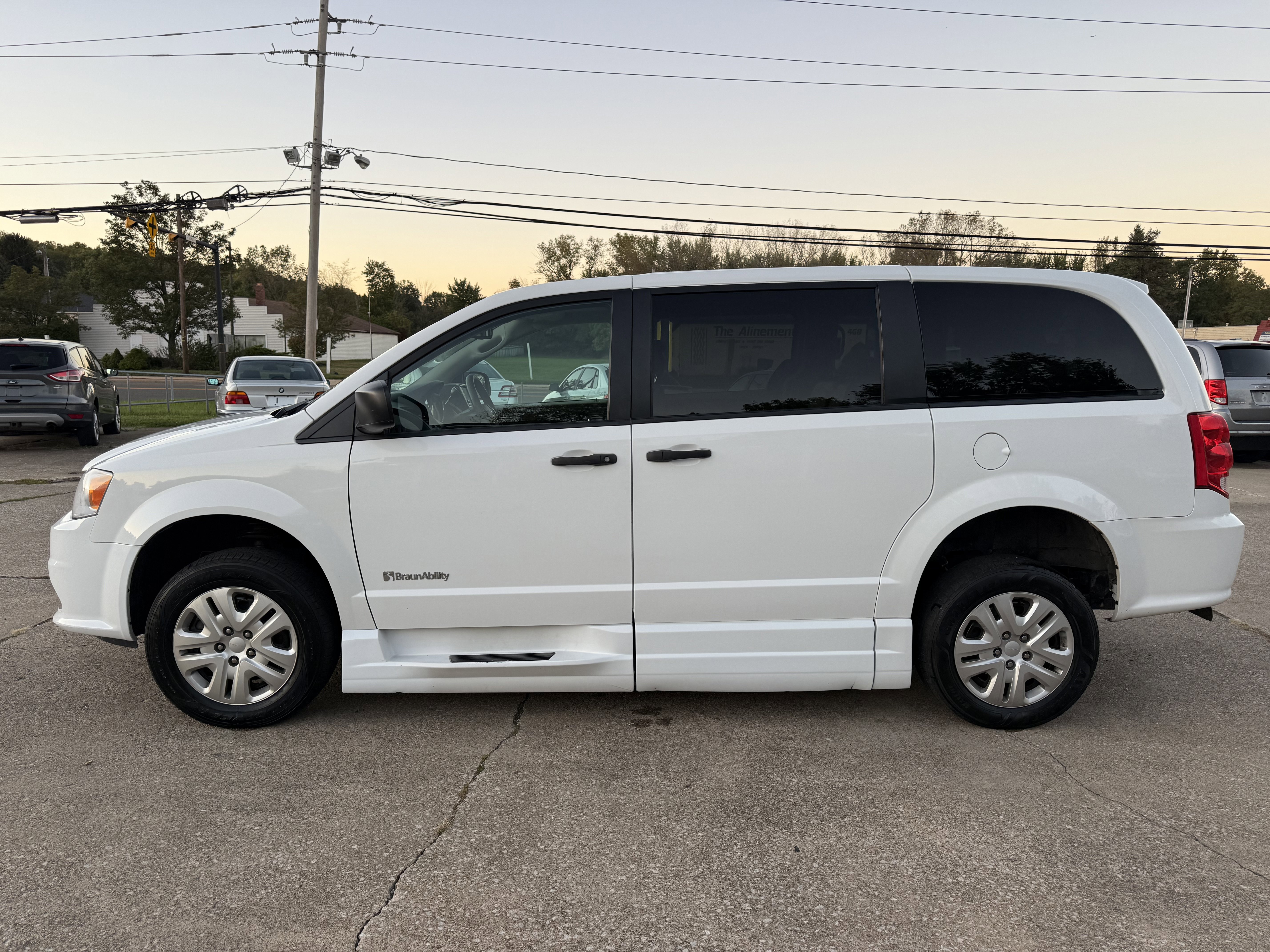 Used 2019 Dodge Grand Caravan SE image 6