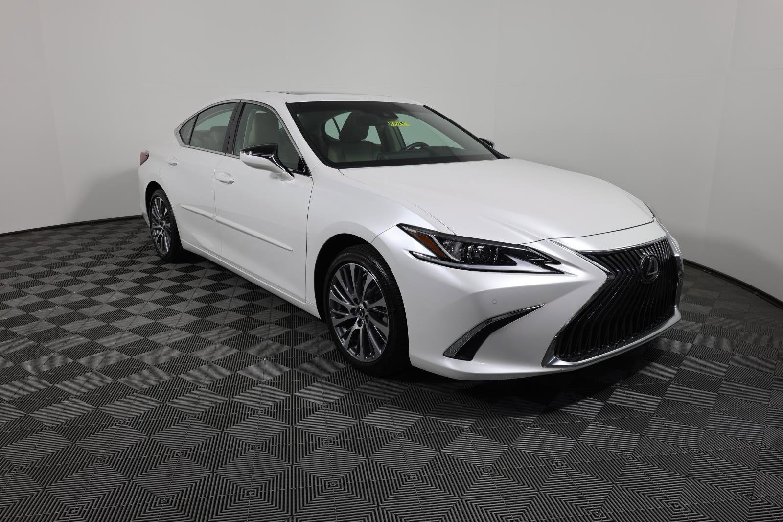 Used 2019 Lexus ES 350 w/ Premium Package image 3
