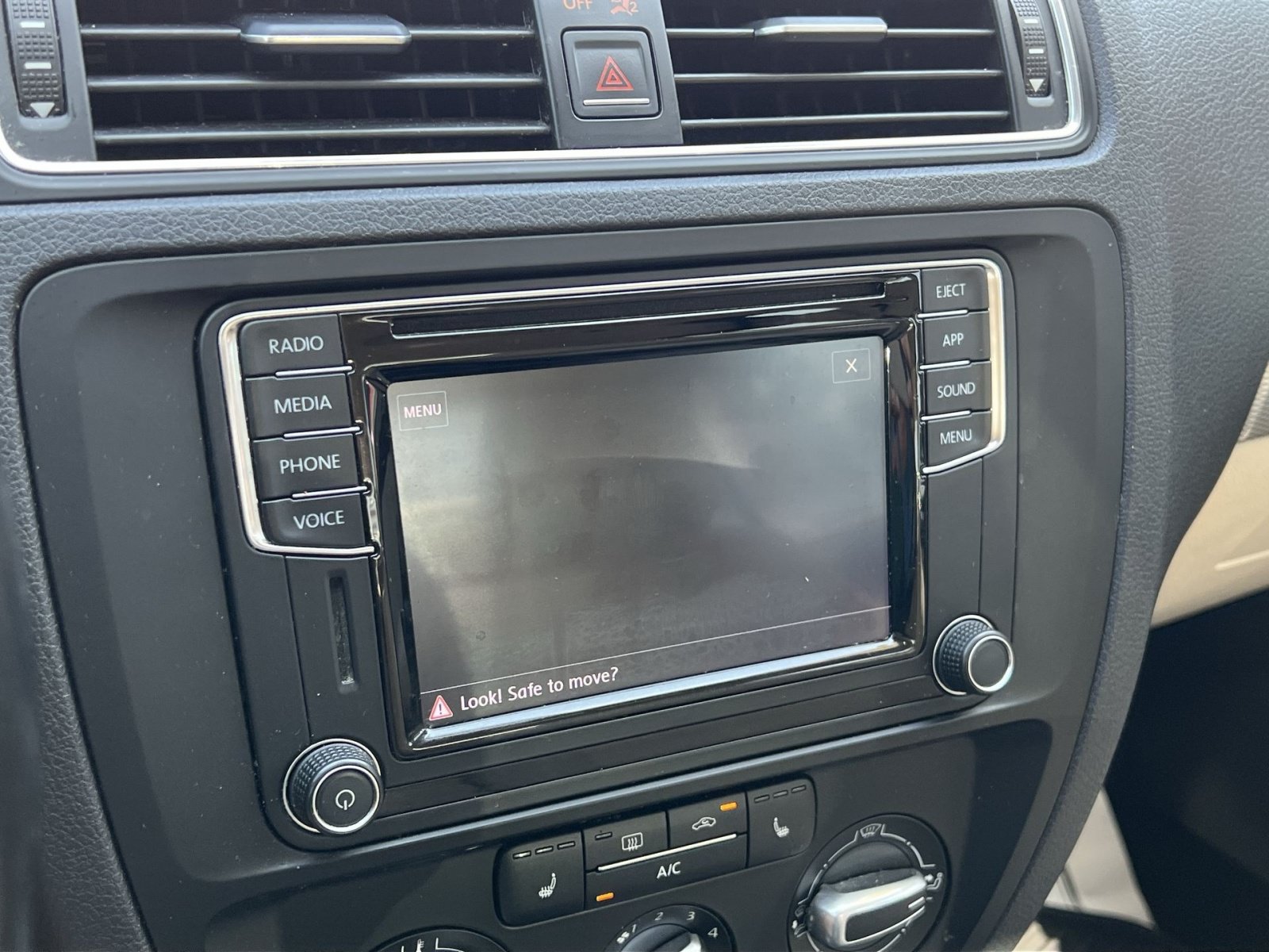 Used 2018 Volkswagen Jetta SE FWD image 20