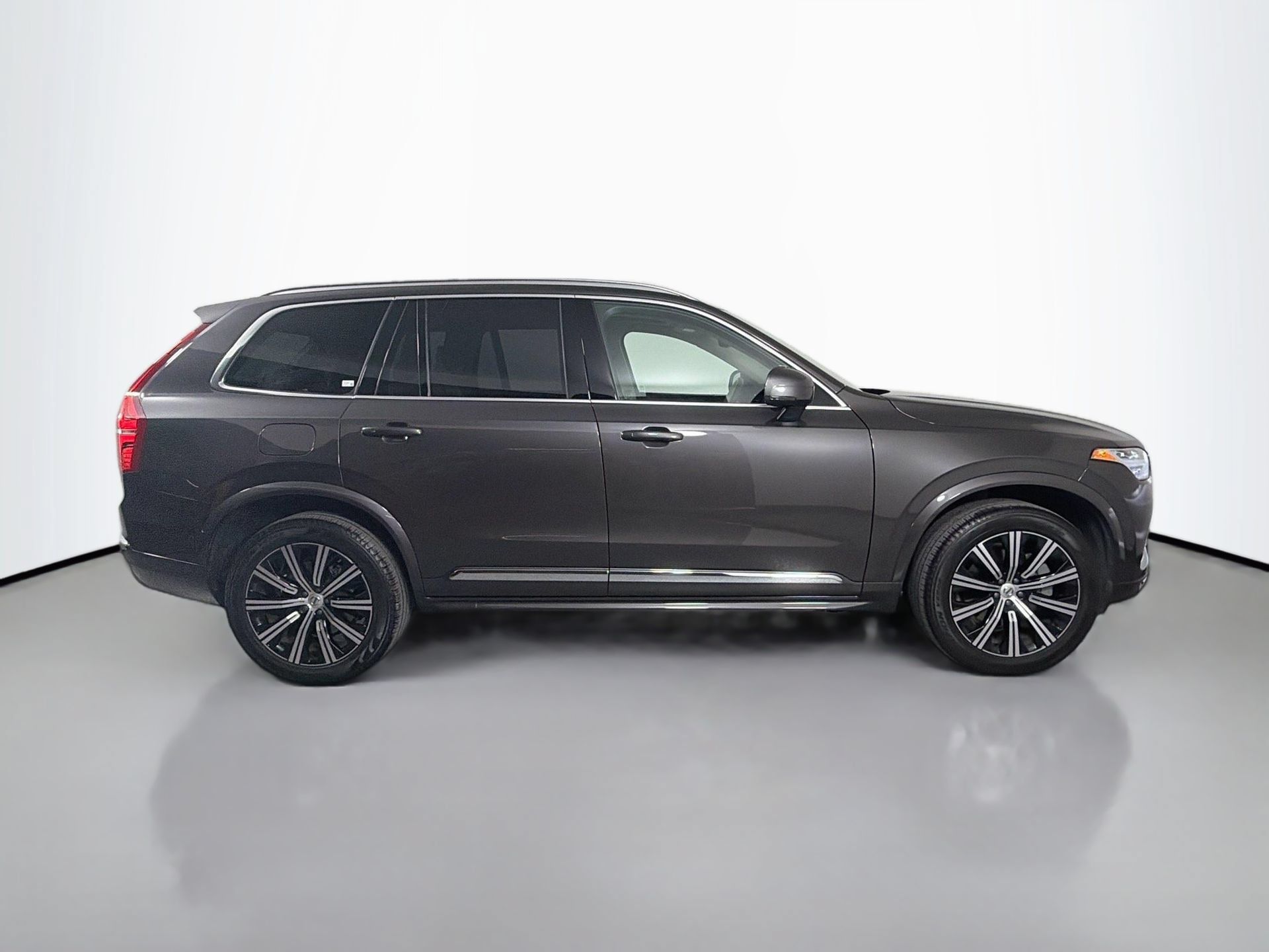 Certified 2024 Volvo XC90 B5 Plus w/ Protection Package AWD/4WD image 5