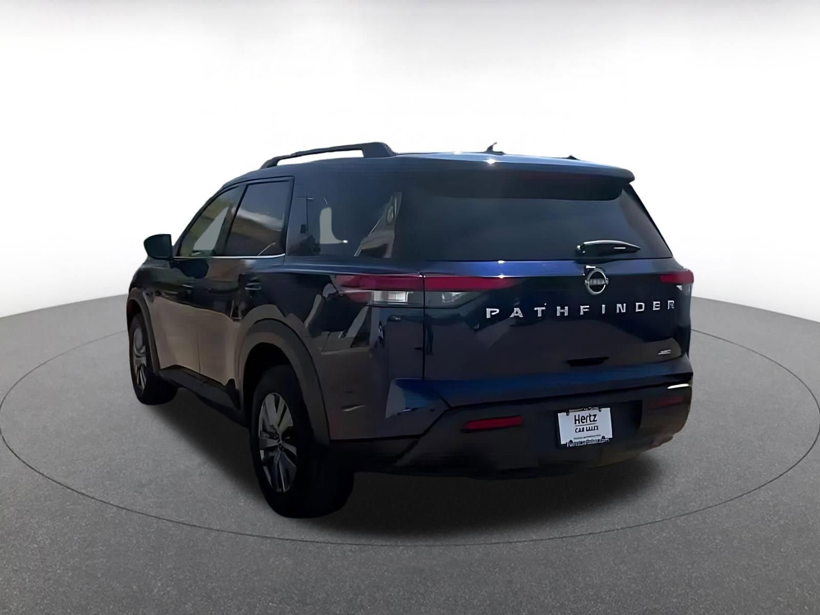 Used 2025 Nissan Pathfinder SV image 11