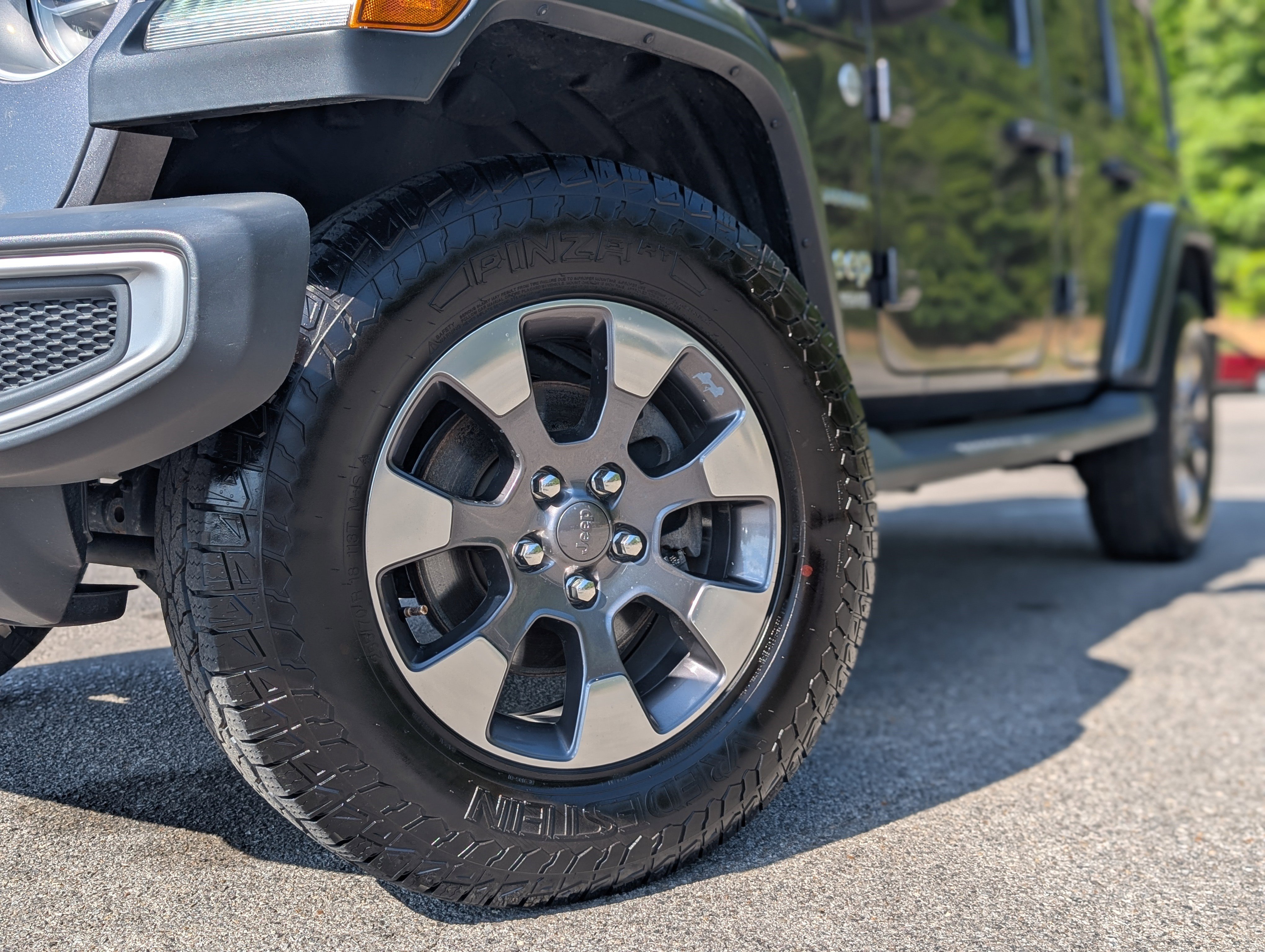 Used 2018 Jeep Wrangler Unlimited Sahara AWD/4WD image 34