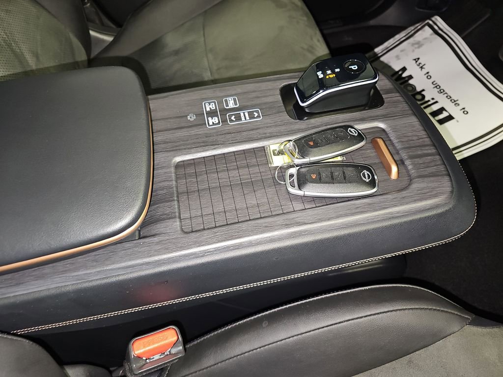 Used 2023 Nissan Ariya AWD image 17