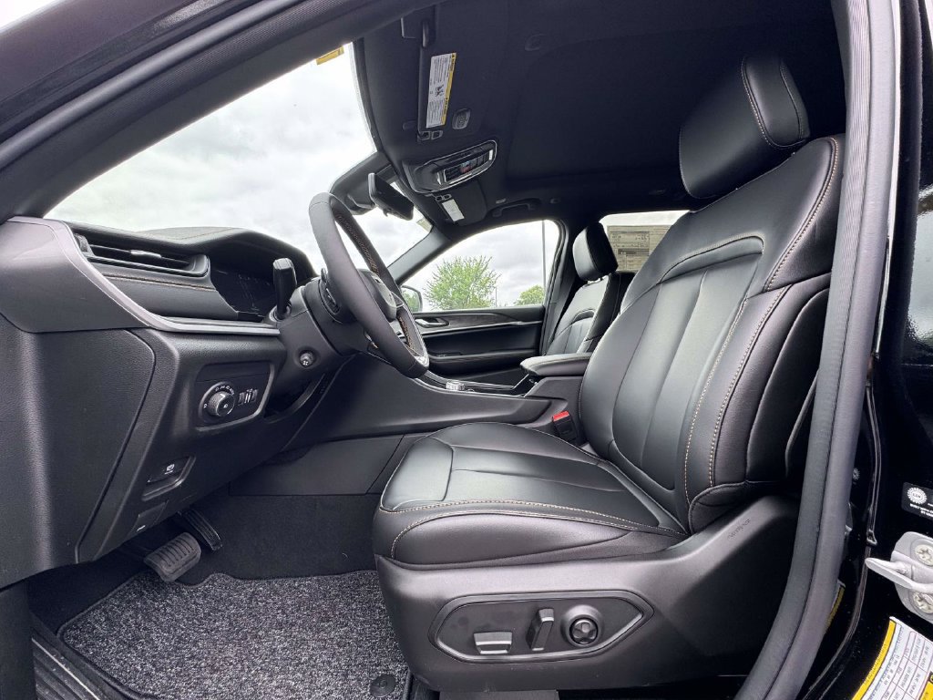 New 2026 Jeep Grand Cherokee Limited AWD/4WD image 14