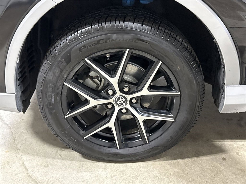 Used 2018 Toyota RAV4 SE w/ Power Extra Value Package image 26