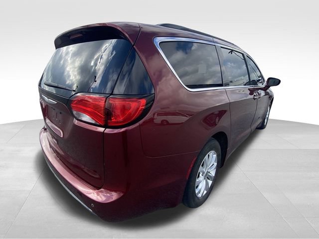 Used 2018 Chrysler Pacifica Touring Plus FWD image 11