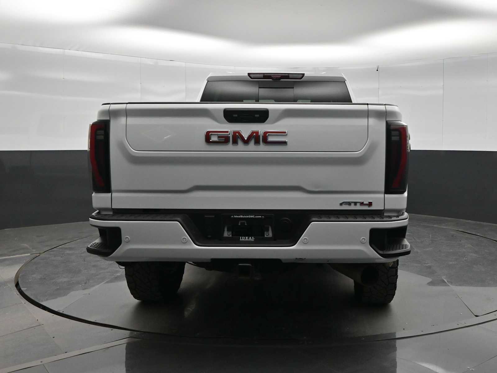 Used 2024 GMC Sierra 2500 AT4 w/ AT4 Premium Plus Package AWD/4WD image 6