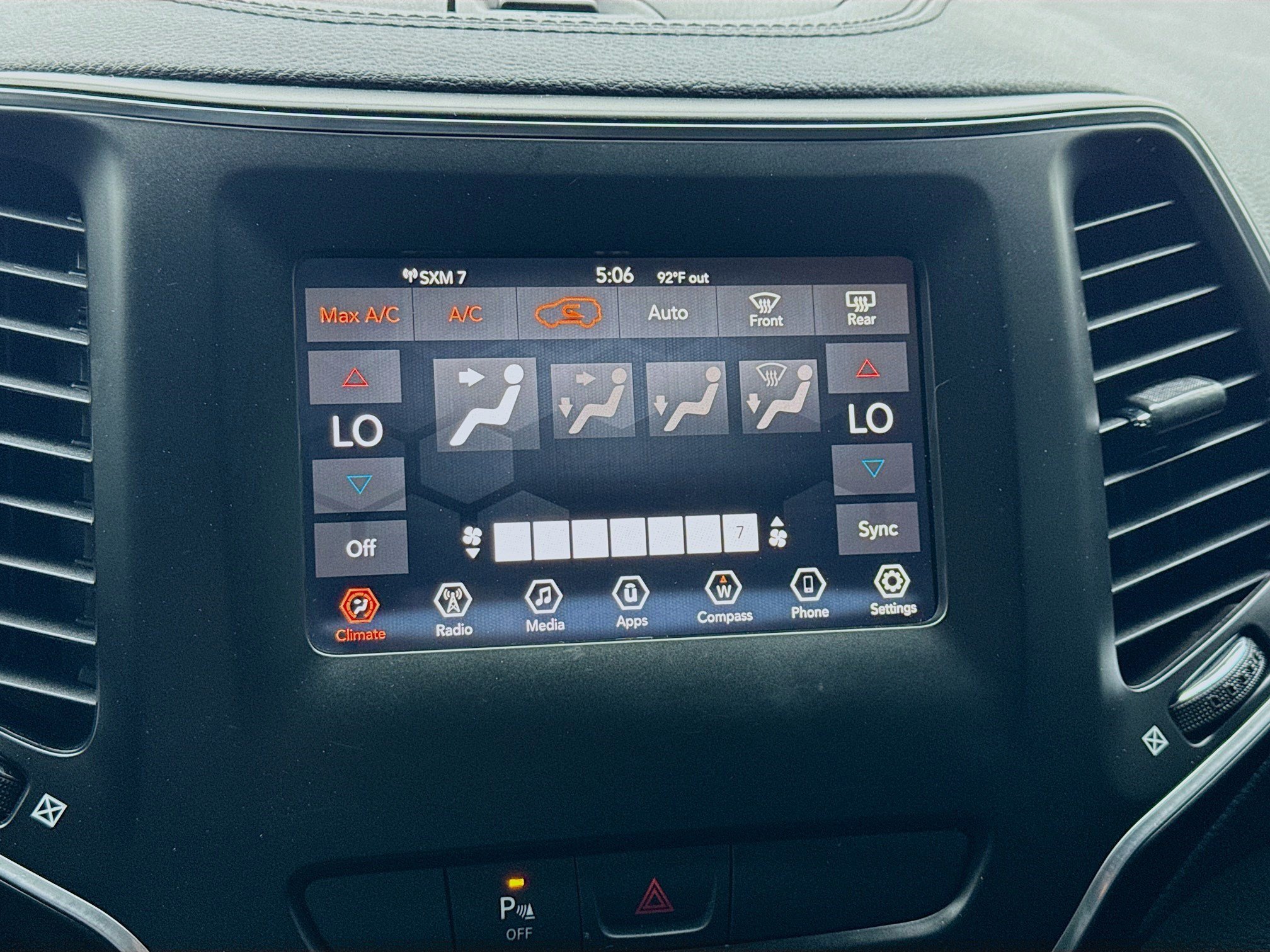 Used 2019 Jeep Cherokee Latitude Plus FWD image 12