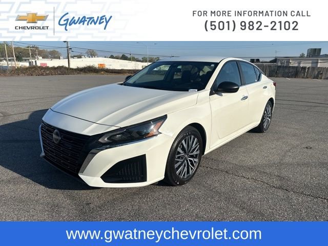 Used 2025 Nissan Altima 2.5 SV FWD image 1