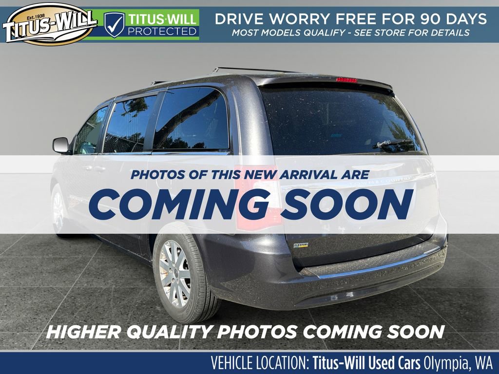 Used 2016 Chrysler Town & Country Touring image 3
