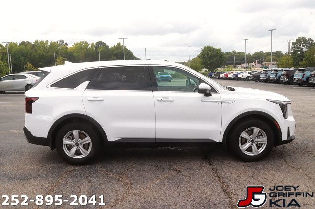 Certified 2026 Kia Sorento LX FWD image 8