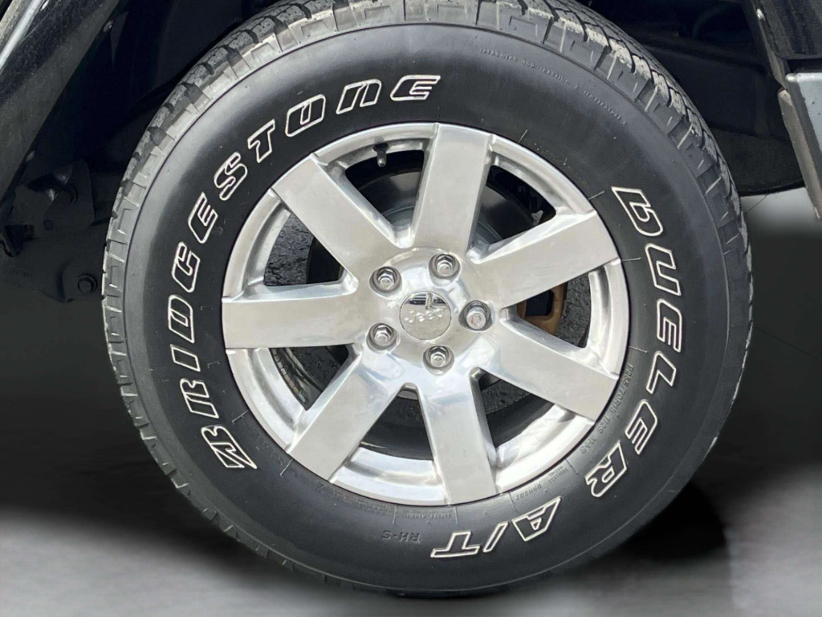 Used 2018 Jeep Wrangler Unlimited Sahara w/ Dual Top Group image 12