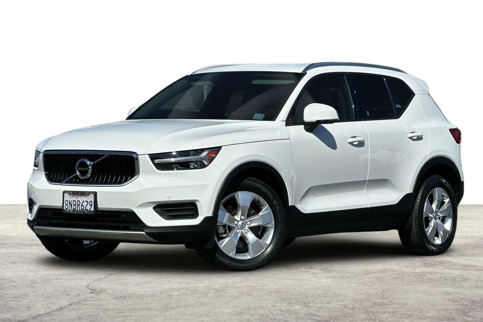 Used 2020 Volvo XC40 T4 Momentum FWD image 1