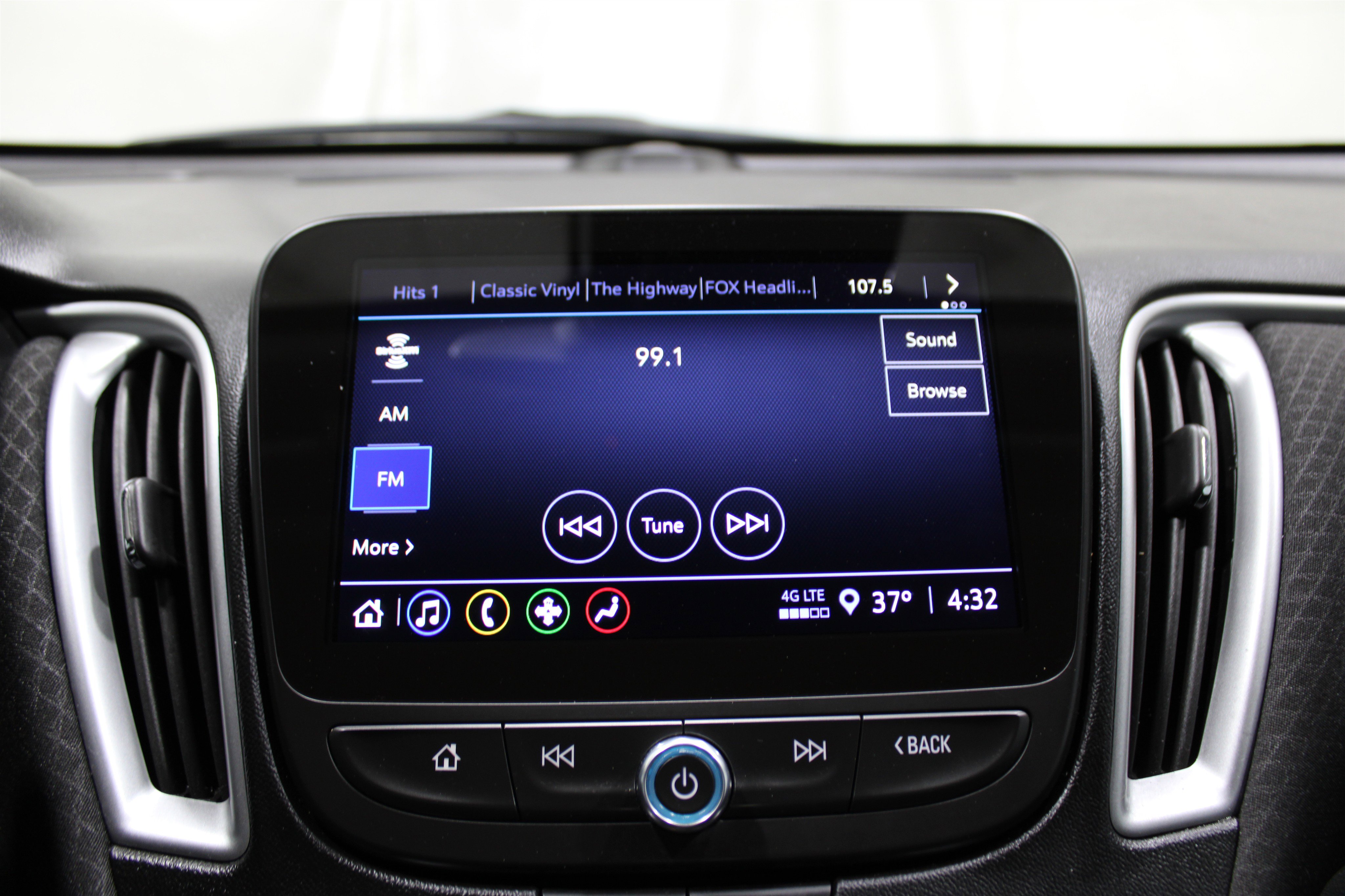 Used 2024 Chevrolet Malibu LT image 14