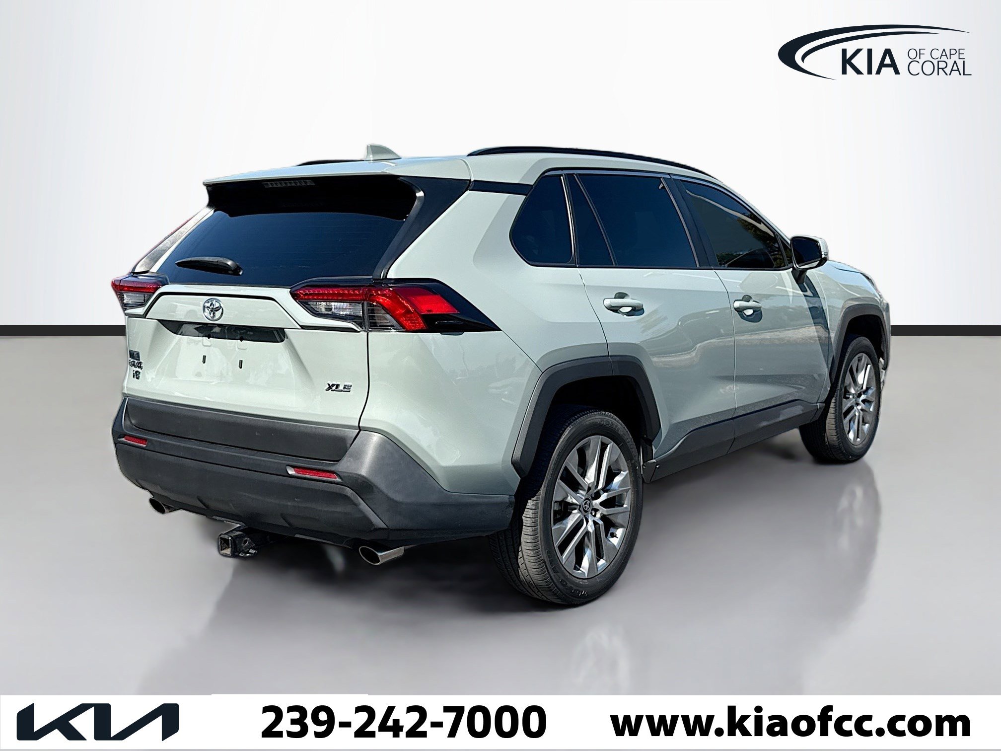 Used 2022 Toyota RAV4 XLE Premium image 5
