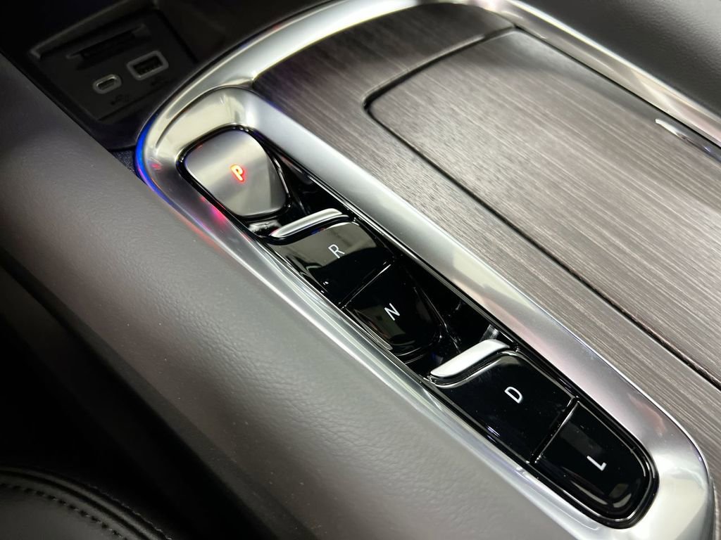 Used 2024 Buick Enclave Avenir AWD/4WD image 17