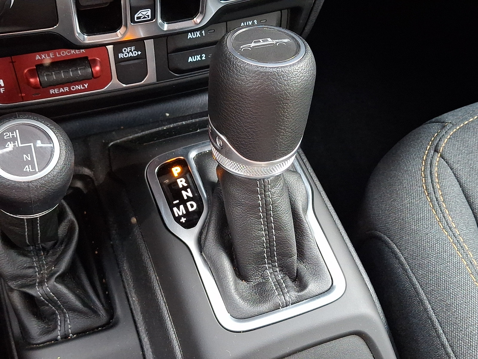 Certified 2025 Jeep Gladiator Sport AWD/4WD image 14