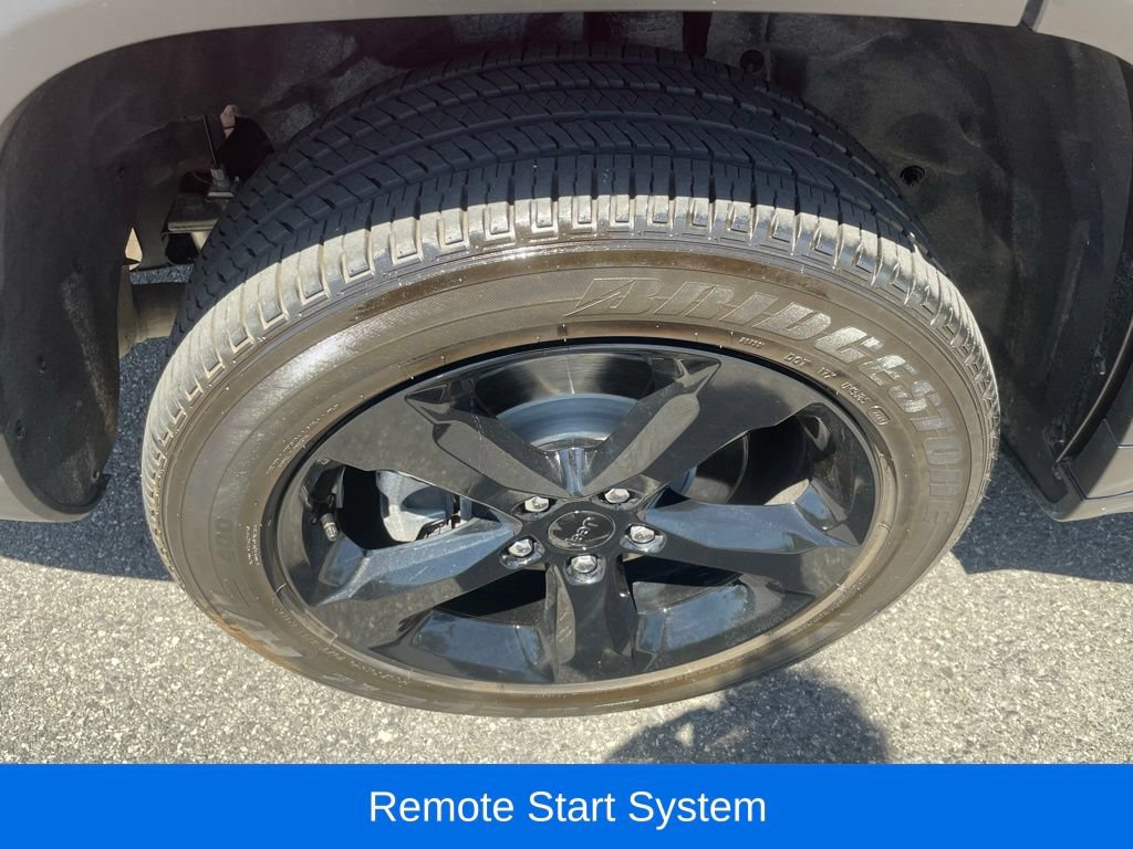 Used 2024 Jeep Grand Cherokee L Altitude AWD/4WD image 13