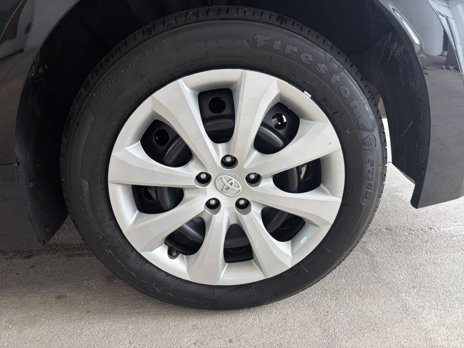 Used 2025 Toyota Corolla LE FWD image 30