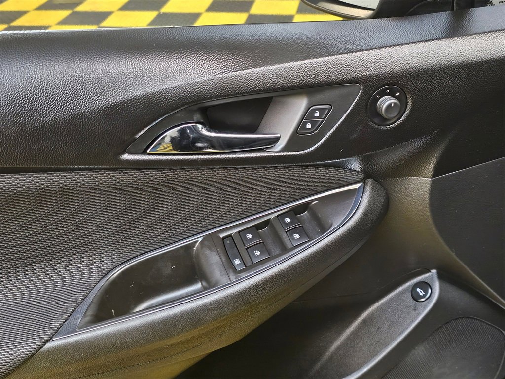 Used 2017 Chevrolet Cruze LT image 23