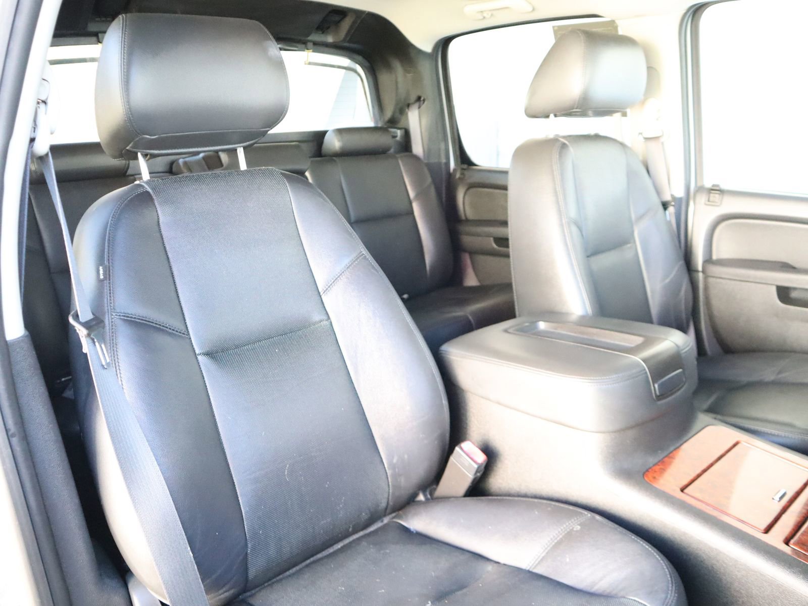 Used 2013 Chevrolet Avalanche LTZ image 49