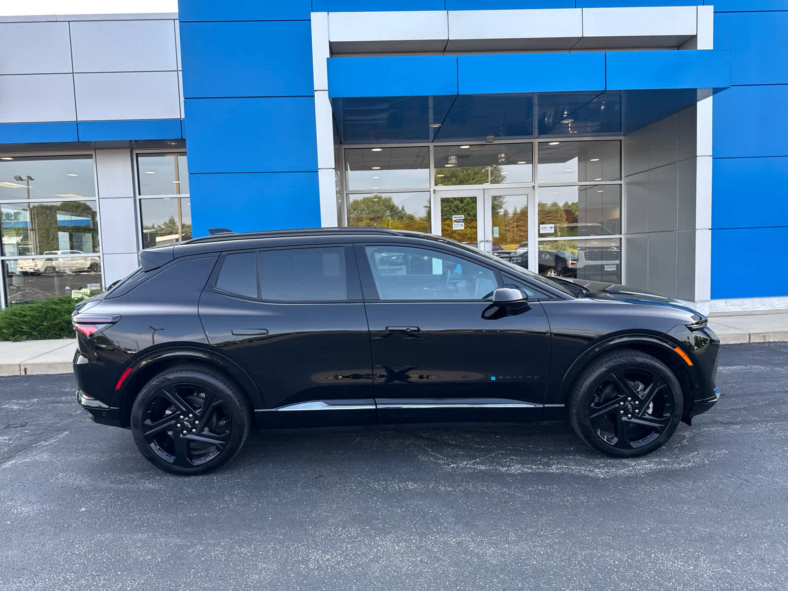Used 2024 Chevrolet Equinox EV RS image 3
