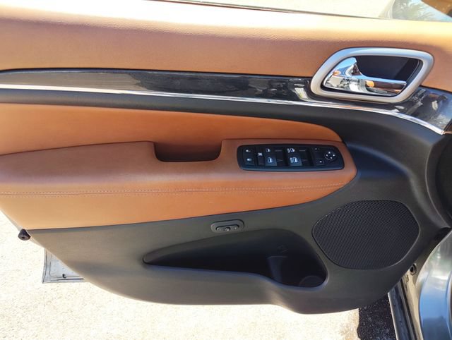 Used 2012 Jeep Grand Cherokee Overland Summit RWD image 13