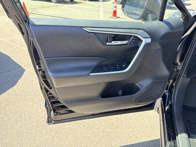Used 2021 Toyota RAV4 XLE Premium image 13